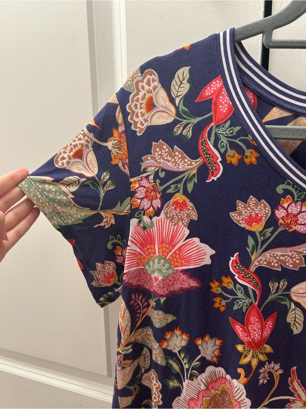 Johnny Was The Janie Favorite Drape Tunic Vivienne Vo Navy Floral V-Neck Large - Picture 8 of 14